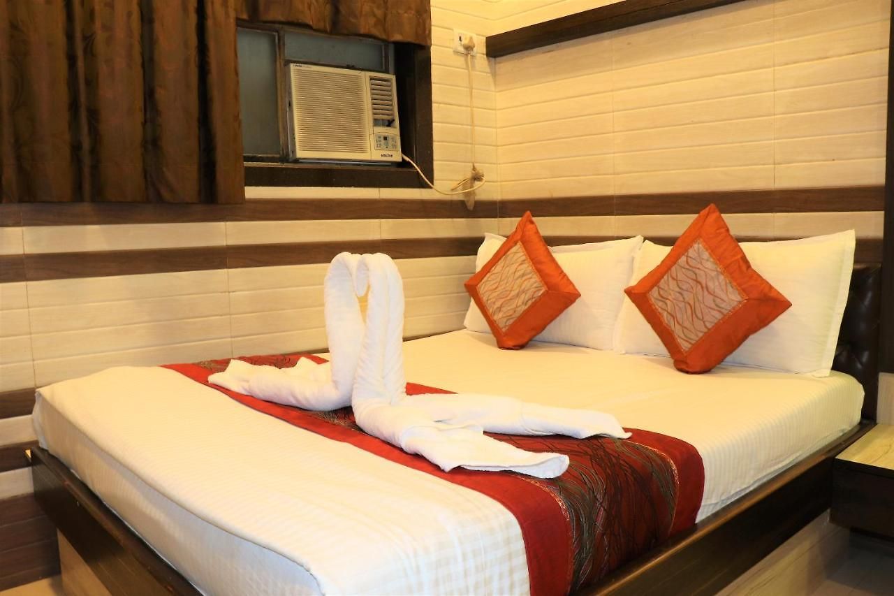 Moazin Hotel Mumbai