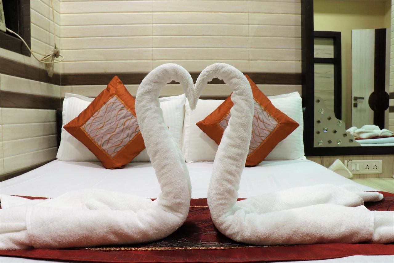 Moazin Hotel Mumbai