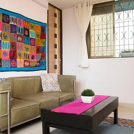 Guest house Connekthomes - Sea Views In Bandra Mumbai