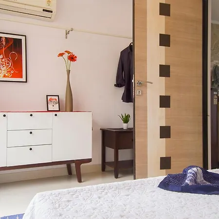 Connekthomes - Sea Views In Bandra Guest house