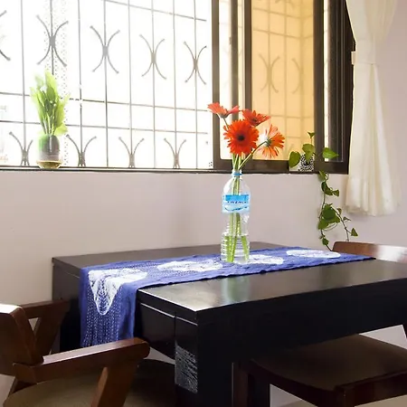 Guest house Connekthomes - Sea Views In Bandra Mumbai