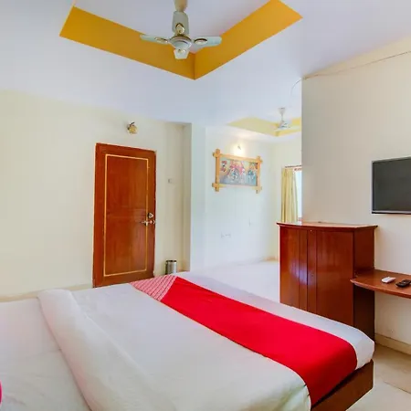 Oyo 66827 Island Club 3* Mumbai