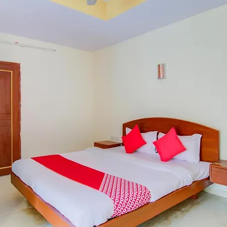 Oyo 66827 Island Club Hotel