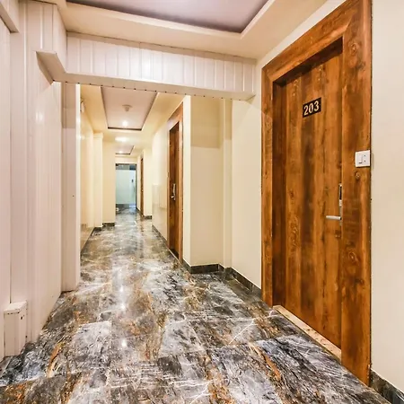 Hotel Fabexpress West 3*
