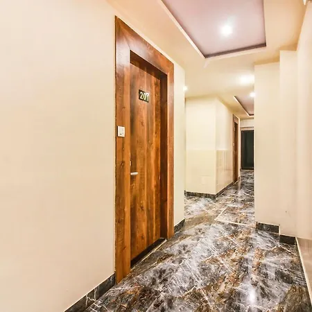 Hotel Fabexpress West 3*