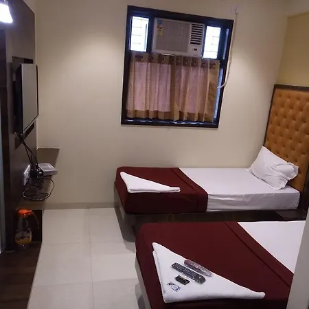 Hotel Oyo 76486 Silver Moon 2*