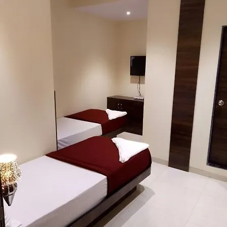 Oyo 76486 Silver Moon 2* Mumbai