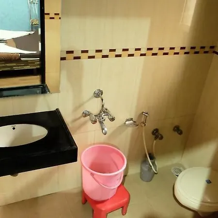 Hotel New India 2*