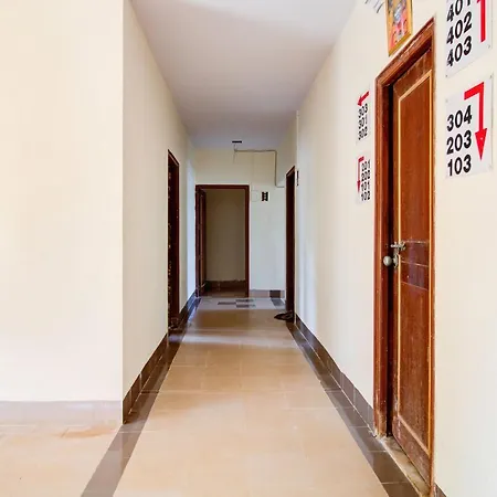 Oyo 66827 Island Club