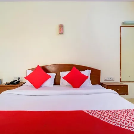 Hotel Oyo 66827 Island Club 3*