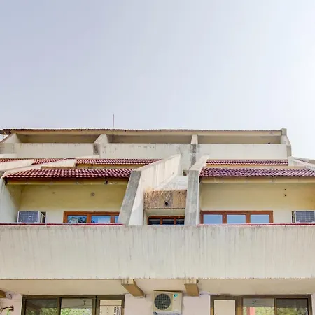 Hotel Oyo 66827 Island Club 3*