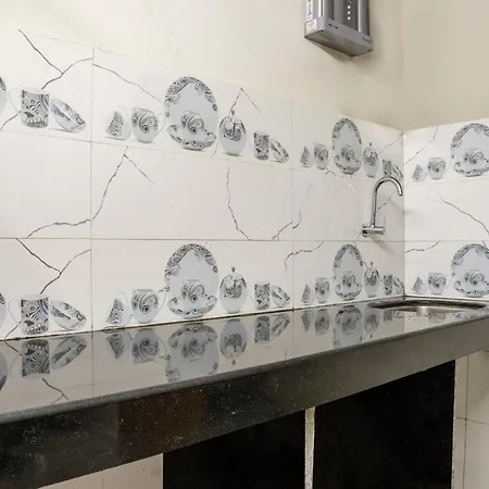 Guest house Oyo 45370 Elegant Powai Mumbai