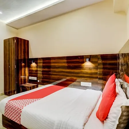 Oyo 43828 Zara Hotel
