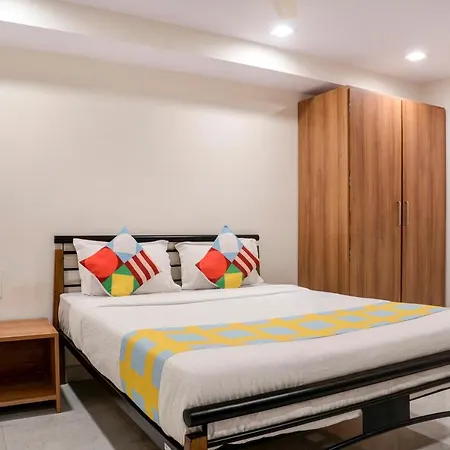 Guest house Oyo 45370 Elegant Powai