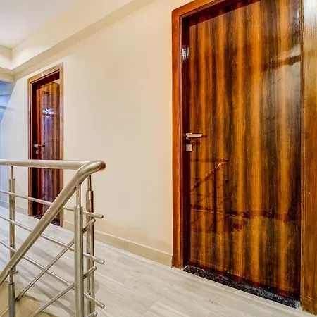 Oyo 43828 Zara Hotel