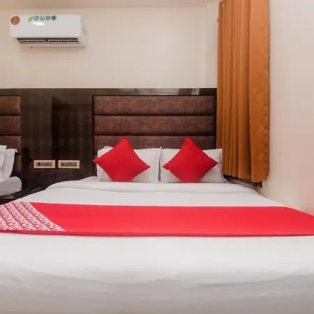 Hotel Vaccinated Staff - Oyo 22055 Dadar Residency 3*