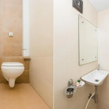 Hotel Vaccinated Staff - Oyo 22055 Dadar Residency 3*