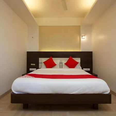 Oyo 37193 Vijay Sagar Deluxe 3*