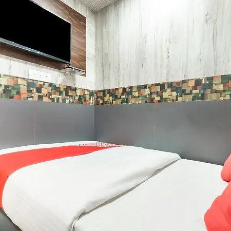 Oyo 72150 Capital Hotel 3*
