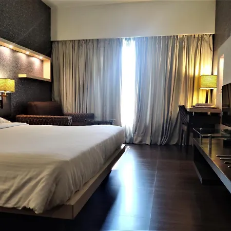 Satkar Residency Hotel 4*