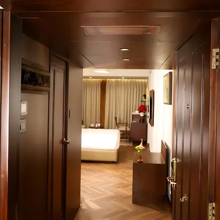 The Ambassador, Marine Drive,