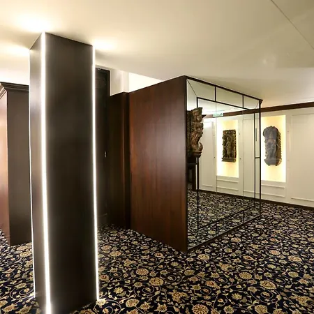 The Ambassador, Marine Drive, 4*
