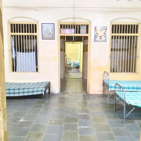 New Joshi Lodging House Hostel *