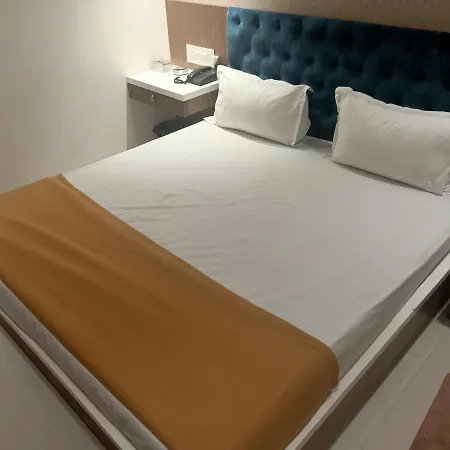 Elegance Hotel