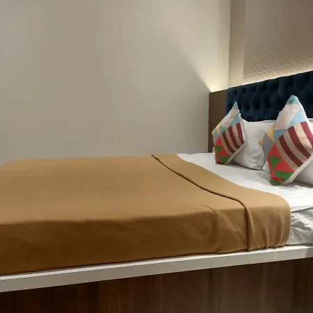 Elegance Hotel