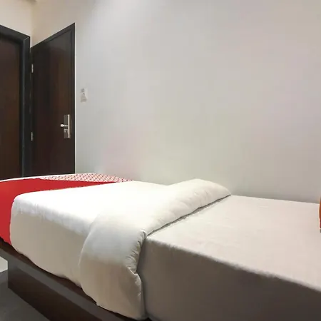 Flora Suites Hotel 3*