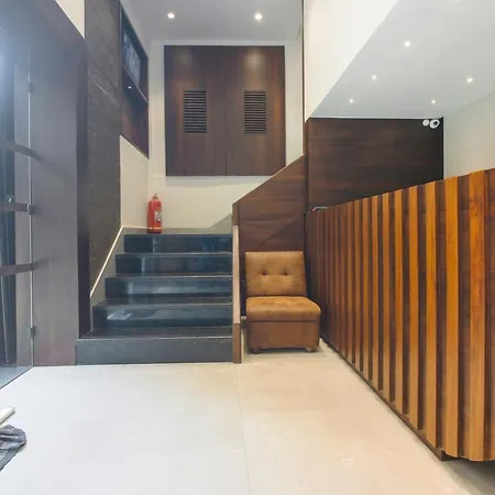 Hotel Flora Suites 3*
