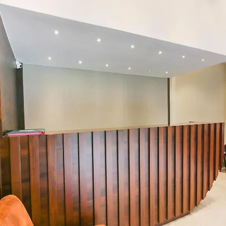 Hotel Flora Suites 3*