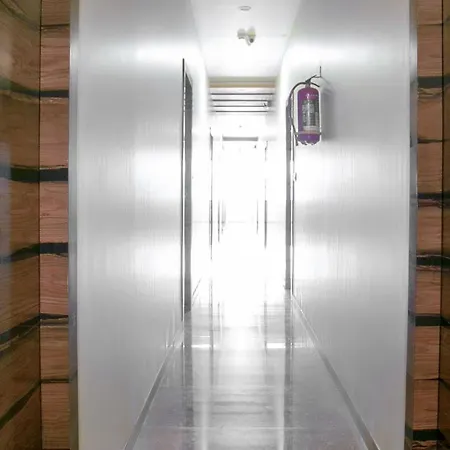 Oyo Flagship 76107 Royce Executive Hotel