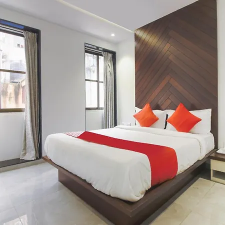 Hotel Flora Suites 3*