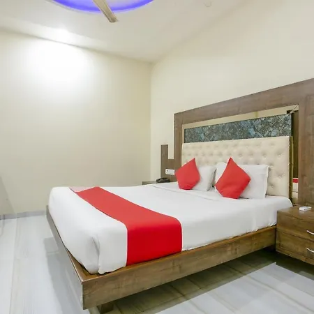 Hotel Oyo Flagship 76107 Royce Executive