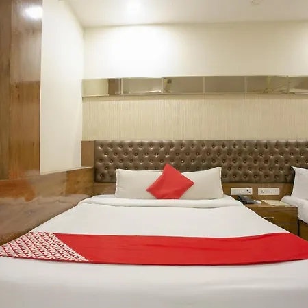 Oyo Flagship 76107 Royce Executive Hotel 3*