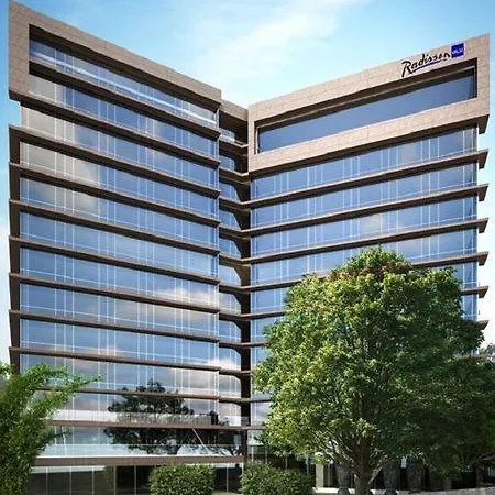 Radisson Blu International Airport 5*