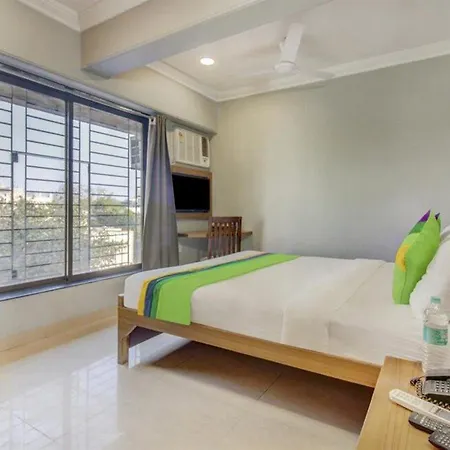 Hotel Treebo Cruz Royale Santacruz West