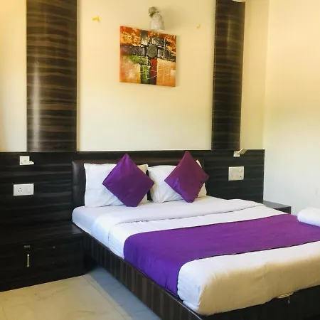 Amber-colaba Hotel 3*