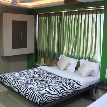 Crescent Hotel 2*