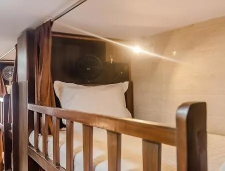 Awesome Male Only Bed & Breakfast Mumbai