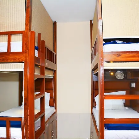 Hotel Nest And Rest 3*