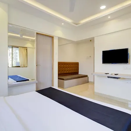 Capital O 77296 Jalaja Hotel