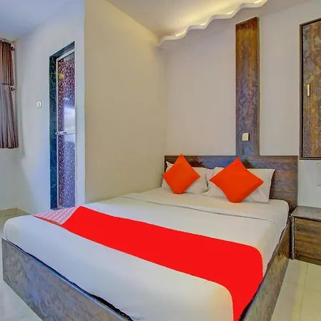 Oyo 76486 Silver Moon Hotel 2*
