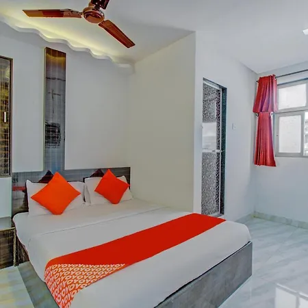 Oyo 76486 Silver Moon Hotel 2*