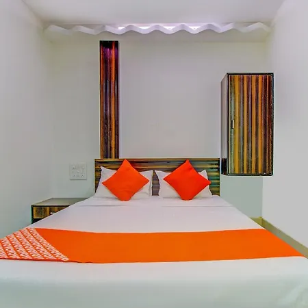 Oyo 76486 Silver Moon Hotel 2*