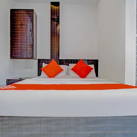 Oyo 76486 Silver Moon Mumbai