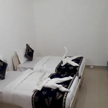 Cls Siddhivinayak Guest house *