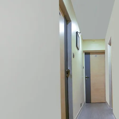 Hotel Oyo Flagship 75787 Meadow Mumbai