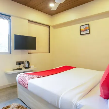 Hotel Oyo Flagship 75787 Meadow Mumbai